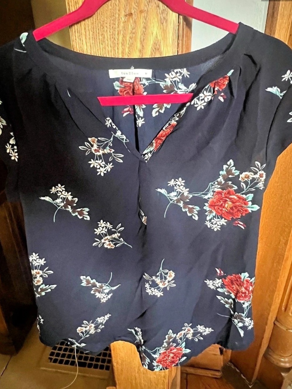 fun2fun Floral Blouse in navy blue & Red Size Medium